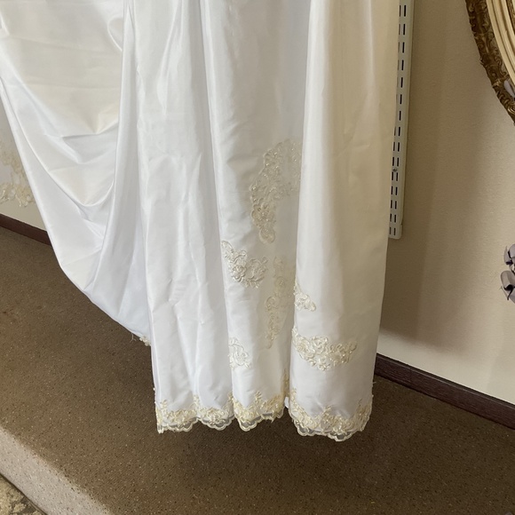 Vintage Wedding Original 90’s Wedding Dress Size 6 - Picture 3 of 12